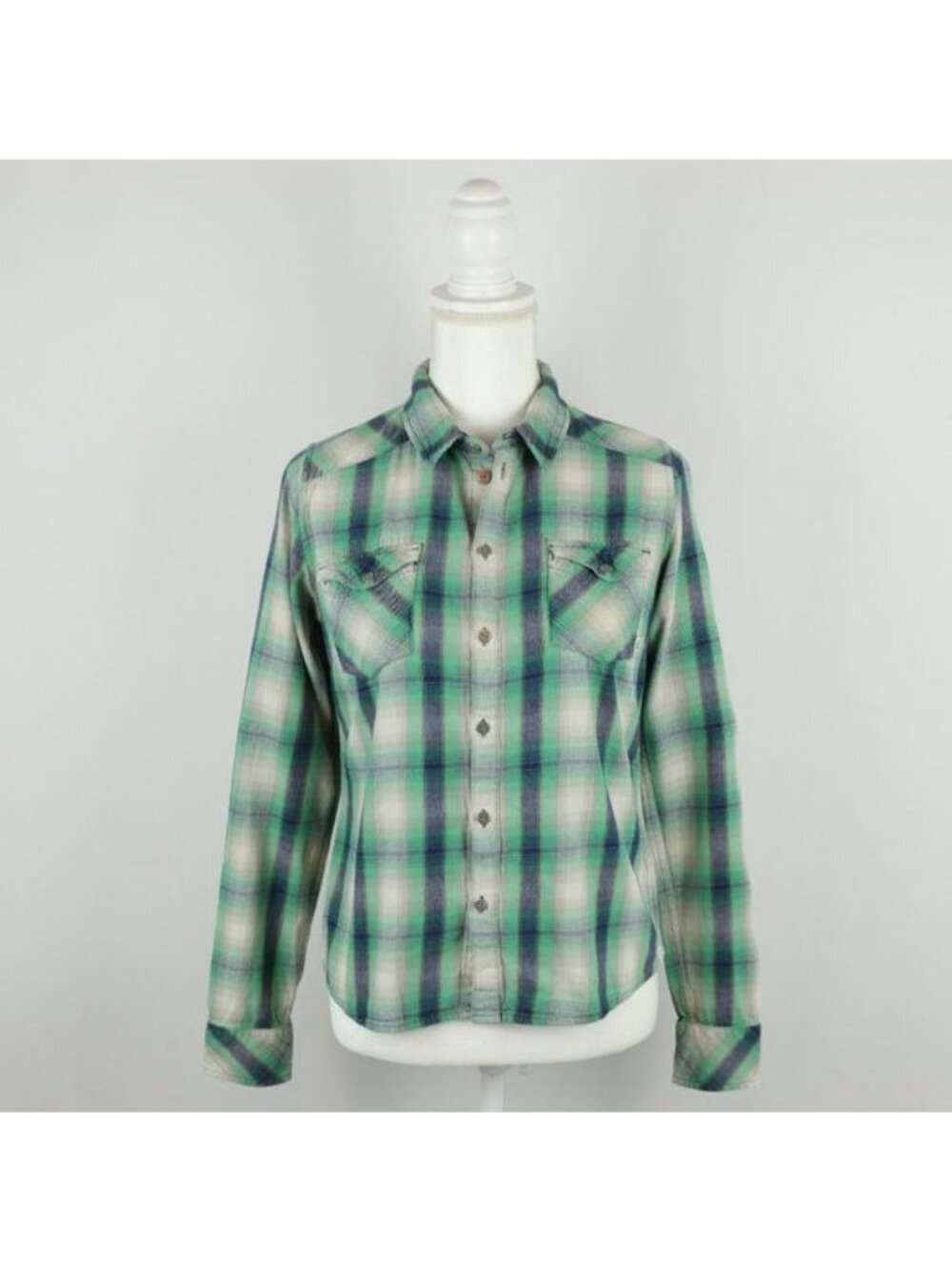 Aritzia TNA Women's Medium Green Blue Plaid Flannel Long Sleeve Button Up Shirt